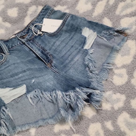 NEW Cello distressed jean Shorts size small - Picture 2 of 8